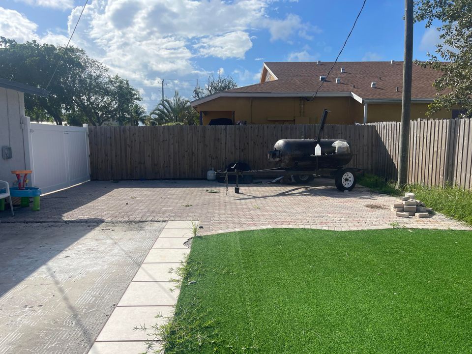 For Rent: $2,550 (3 beds, 1 baths, 1040 Square Feet)