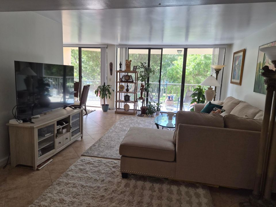 For Sale: $475,000 (2 beds, 2 baths, 1315 Square Feet)