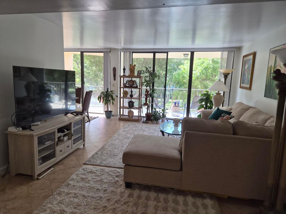 For Sale: $475,000 (2 beds, 2 baths, 1315 Square Feet)