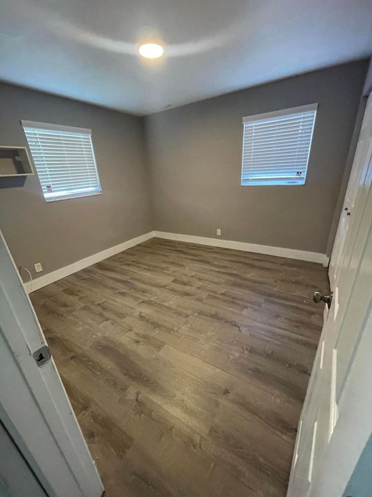 For Rent: $2,550 (3 beds, 1 baths, 1040 Square Feet)