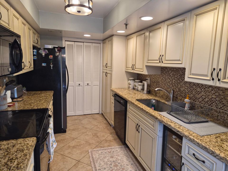 For Sale: $475,000 (2 beds, 2 baths, 1315 Square Feet)