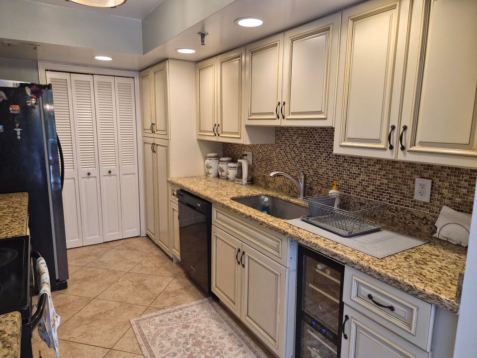 For Sale: $475,000 (2 beds, 2 baths, 1315 Square Feet)