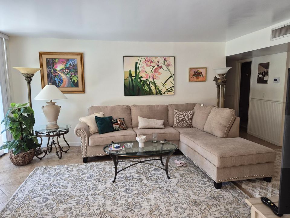 For Sale: $475,000 (2 beds, 2 baths, 1315 Square Feet)