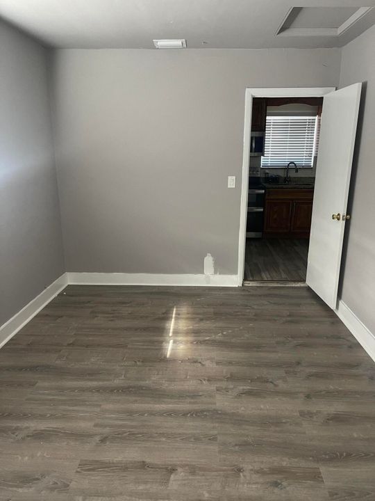 For Rent: $2,550 (3 beds, 1 baths, 1040 Square Feet)