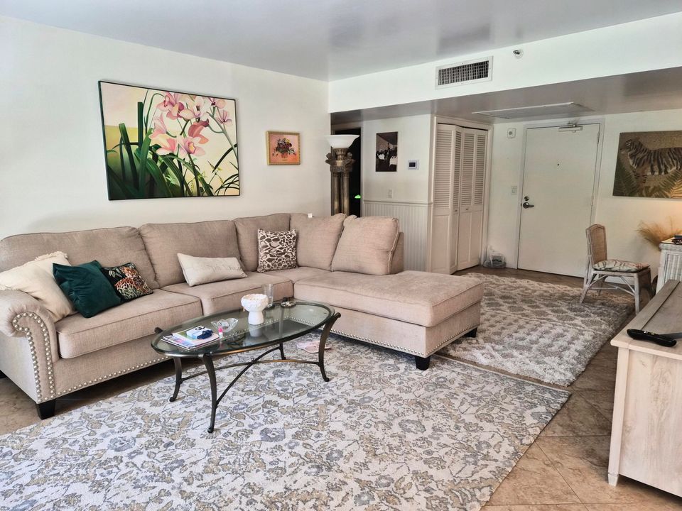 For Sale: $475,000 (2 beds, 2 baths, 1315 Square Feet)