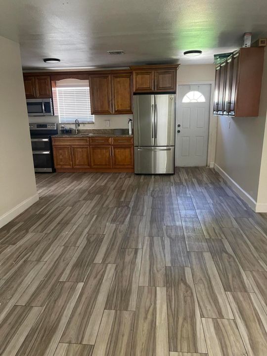 For Rent: $2,550 (3 beds, 1 baths, 1040 Square Feet)