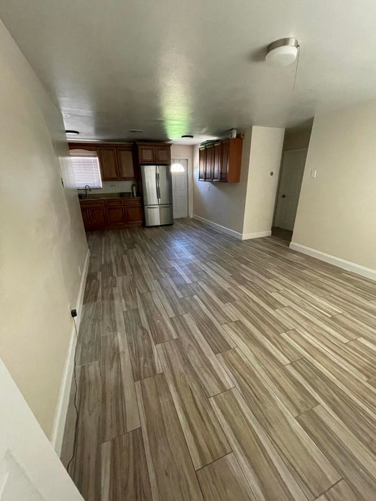 For Rent: $2,550 (3 beds, 1 baths, 1040 Square Feet)