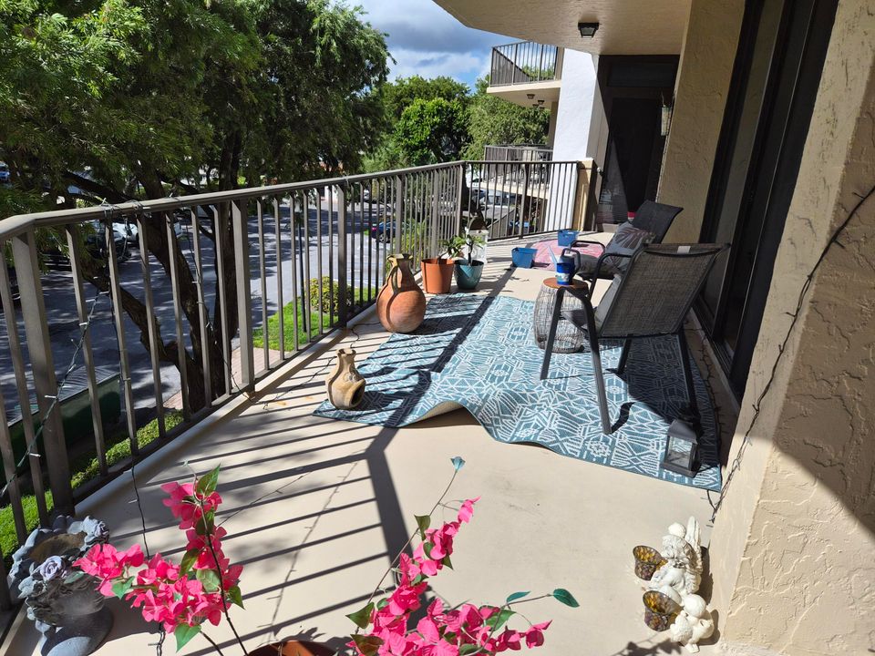 For Sale: $475,000 (2 beds, 2 baths, 1315 Square Feet)