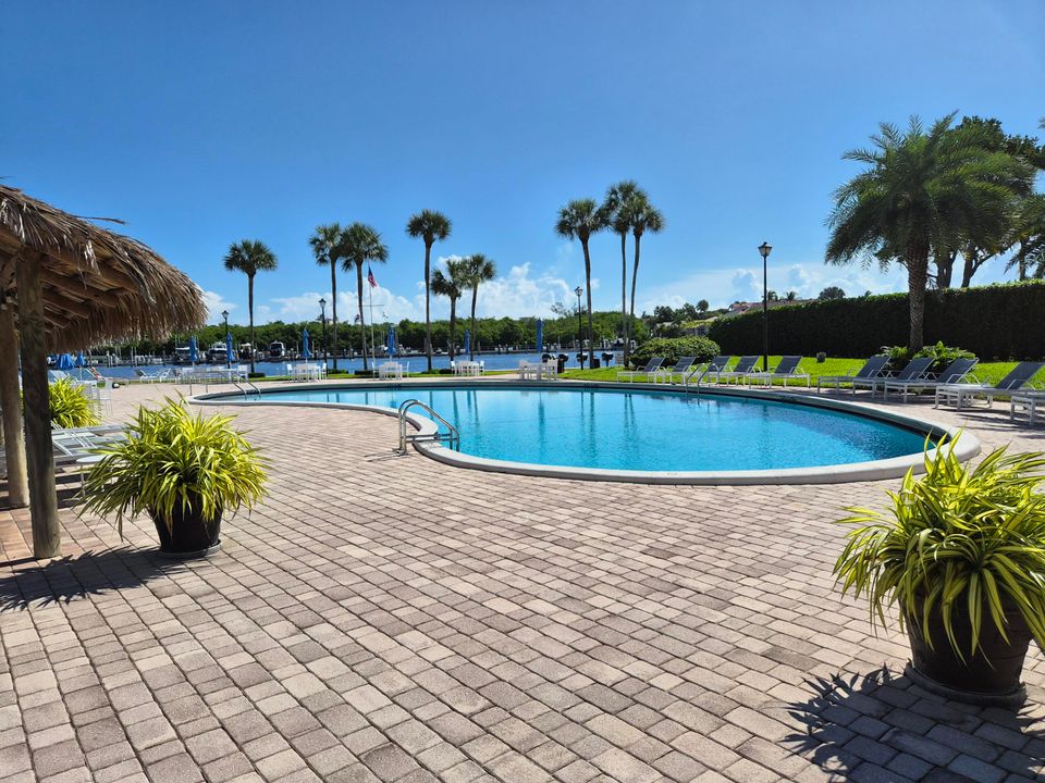 For Sale: $475,000 (2 beds, 2 baths, 1315 Square Feet)