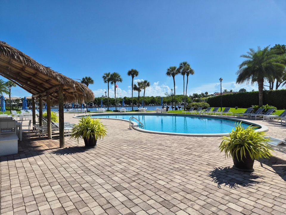 For Sale: $475,000 (2 beds, 2 baths, 1315 Square Feet)