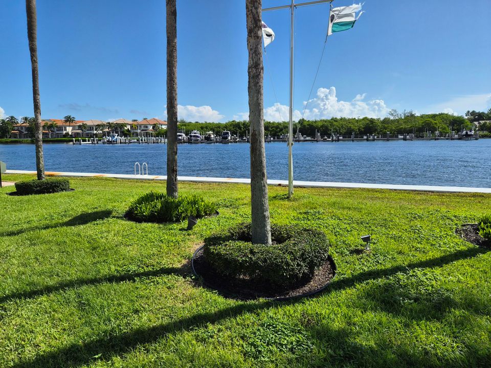 For Sale: $475,000 (2 beds, 2 baths, 1315 Square Feet)