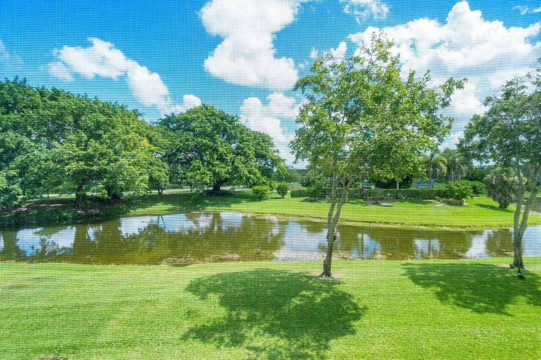 待售: $115,000 (1 贝兹, 1 浴室, 752 平方英尺)