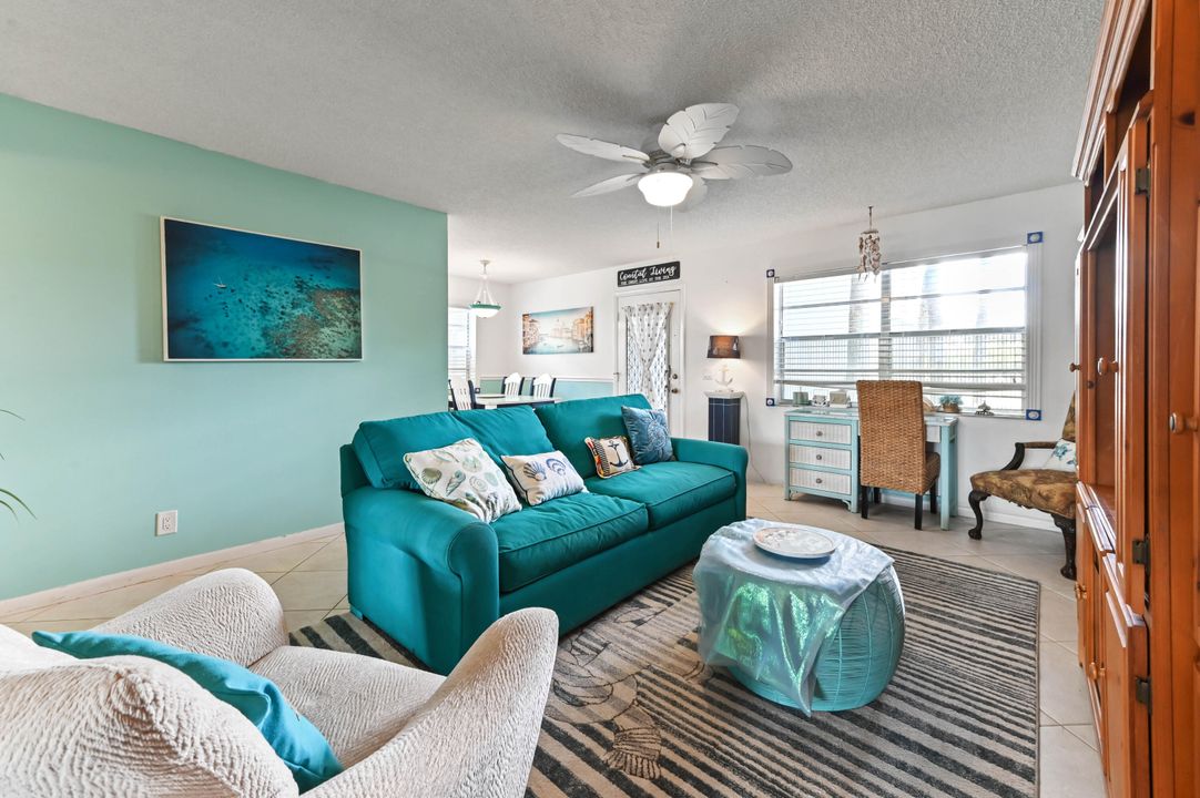 Под контрактом: $80,000 (2 спален, 2 ванн, 880 Квадратных фут)