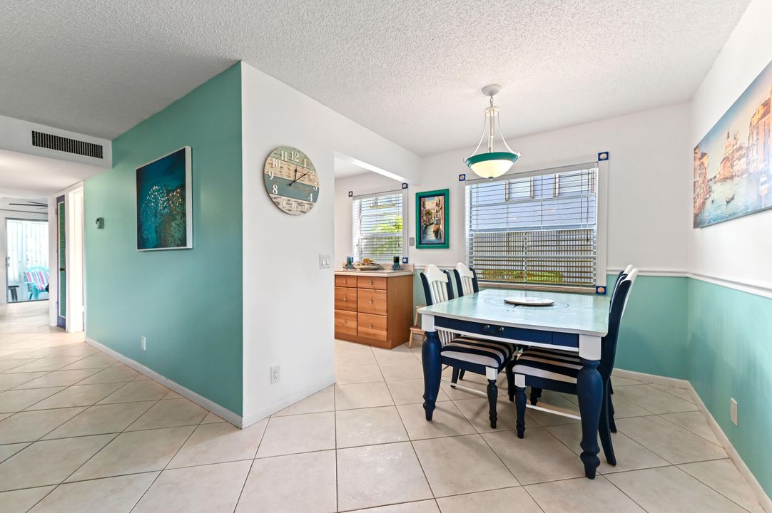 Под контрактом: $80,000 (2 спален, 2 ванн, 880 Квадратных фут)