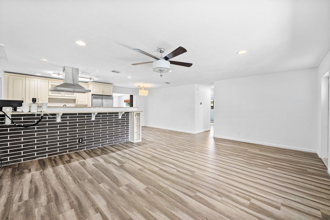 Active With Contract: $3,350 (3 beds, 1 baths, 1288 Square Feet)