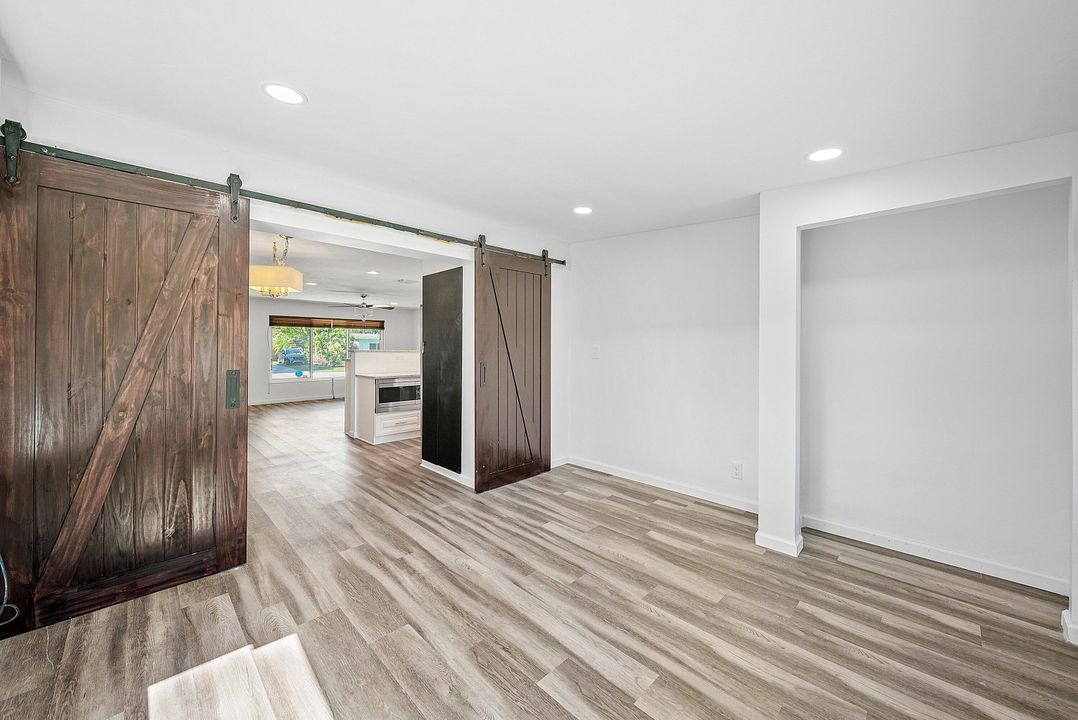 Active With Contract: $3,350 (3 beds, 1 baths, 1288 Square Feet)