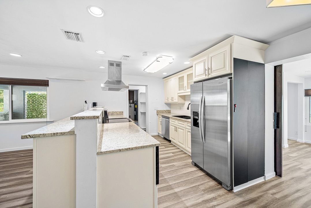 Active With Contract: $3,350 (3 beds, 1 baths, 1288 Square Feet)