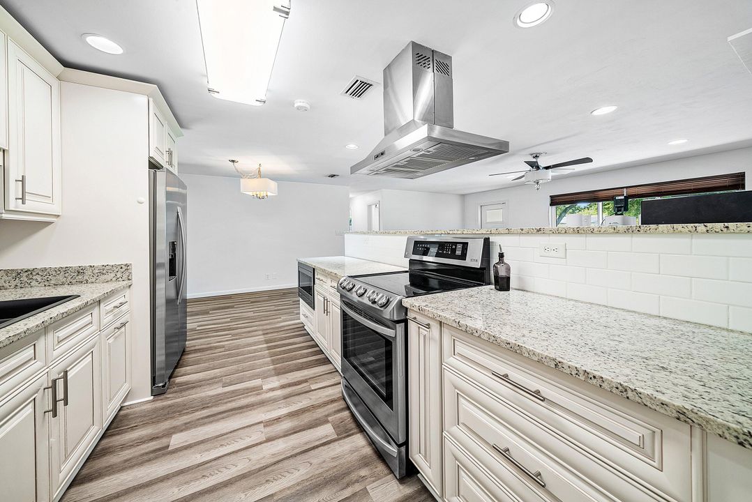 Active With Contract: $3,350 (3 beds, 1 baths, 1288 Square Feet)