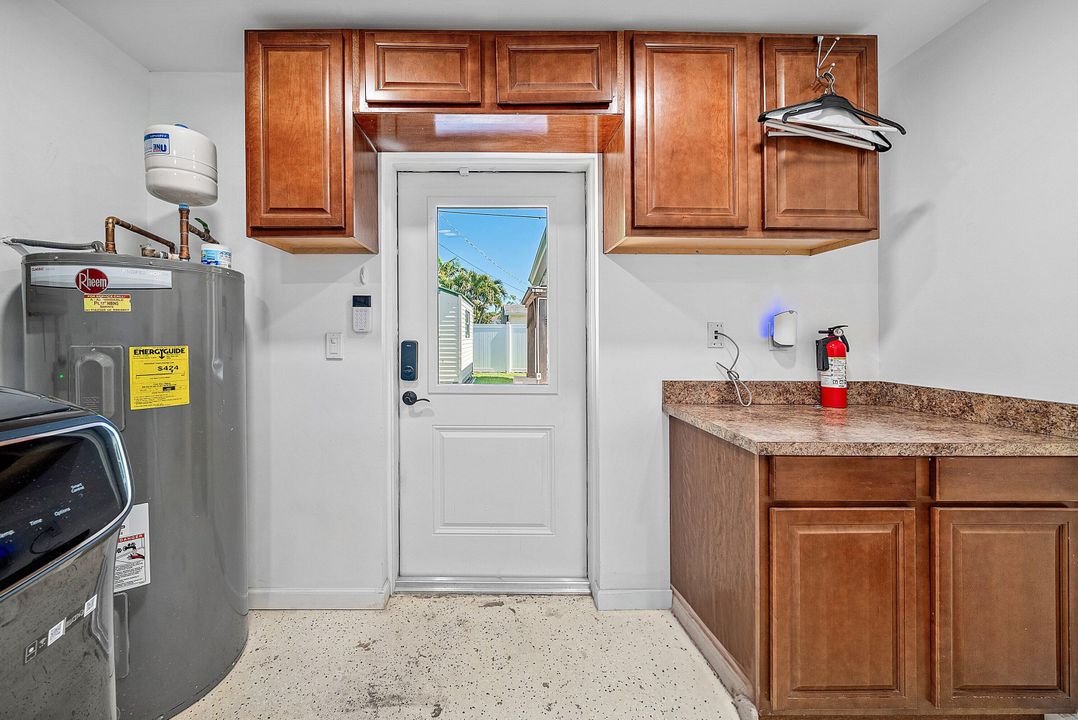 Active With Contract: $3,350 (3 beds, 1 baths, 1288 Square Feet)