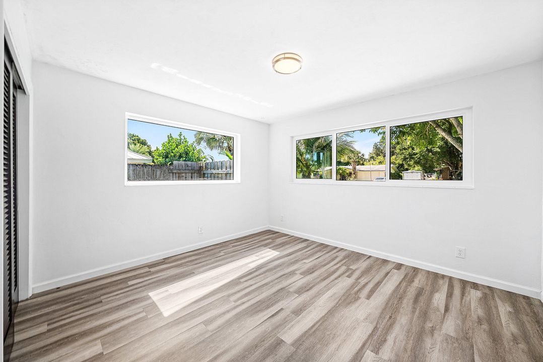 Active With Contract: $3,350 (3 beds, 1 baths, 1288 Square Feet)