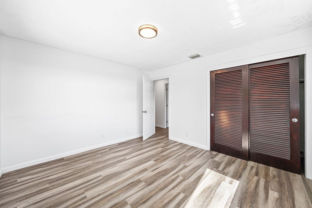 Active With Contract: $3,350 (3 beds, 1 baths, 1288 Square Feet)