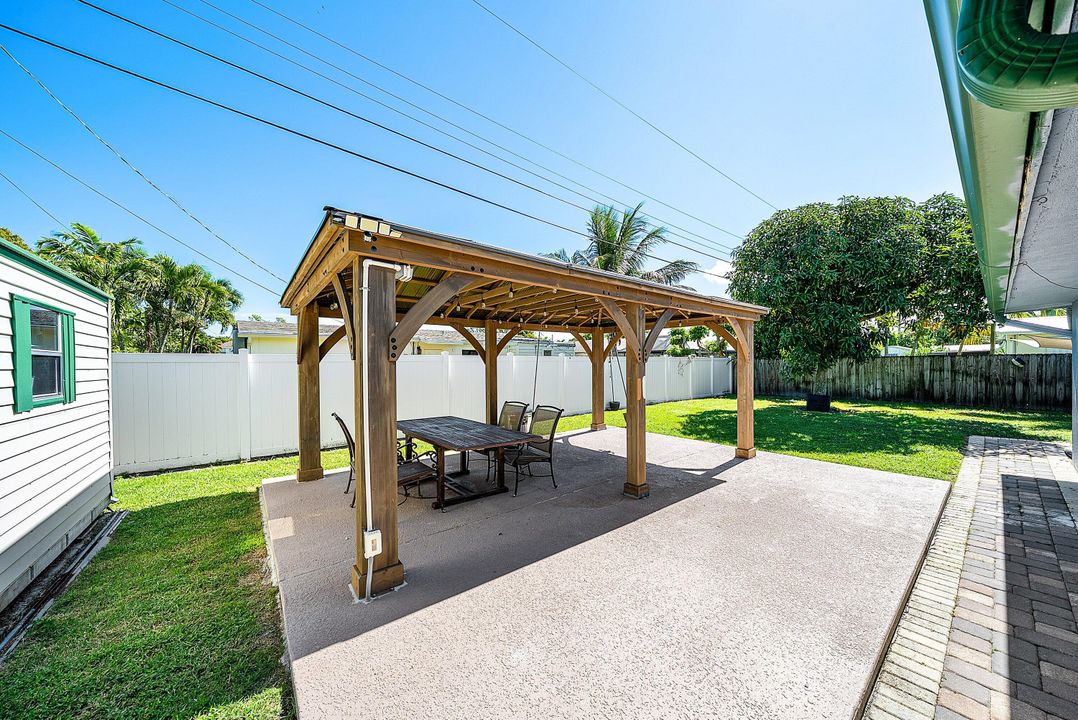 Active With Contract: $3,350 (3 beds, 1 baths, 1288 Square Feet)