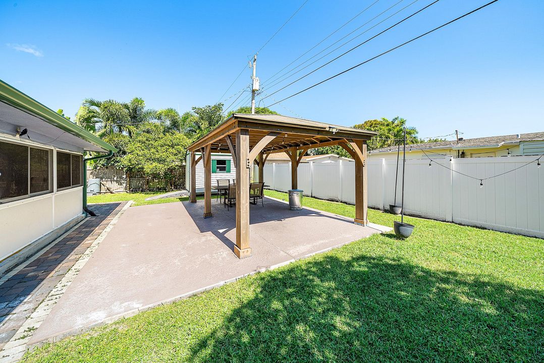 Active With Contract: $3,350 (3 beds, 1 baths, 1288 Square Feet)