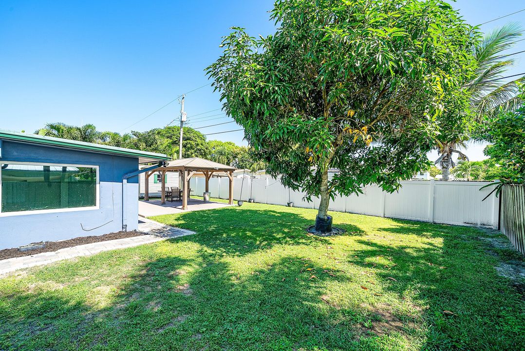 Active With Contract: $3,350 (3 beds, 1 baths, 1288 Square Feet)