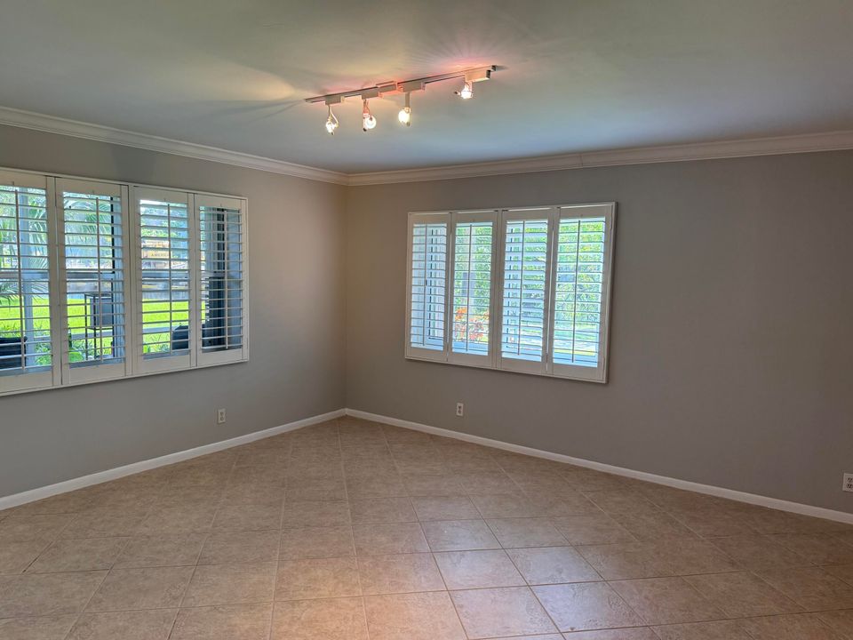 En Venta: $329,000 (2 camas, 2 baños, 1200 Pies cuadrados)