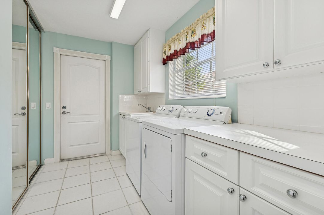 For Sale: $399,900 (2 beds, 2 baths, 1680 Square Feet)