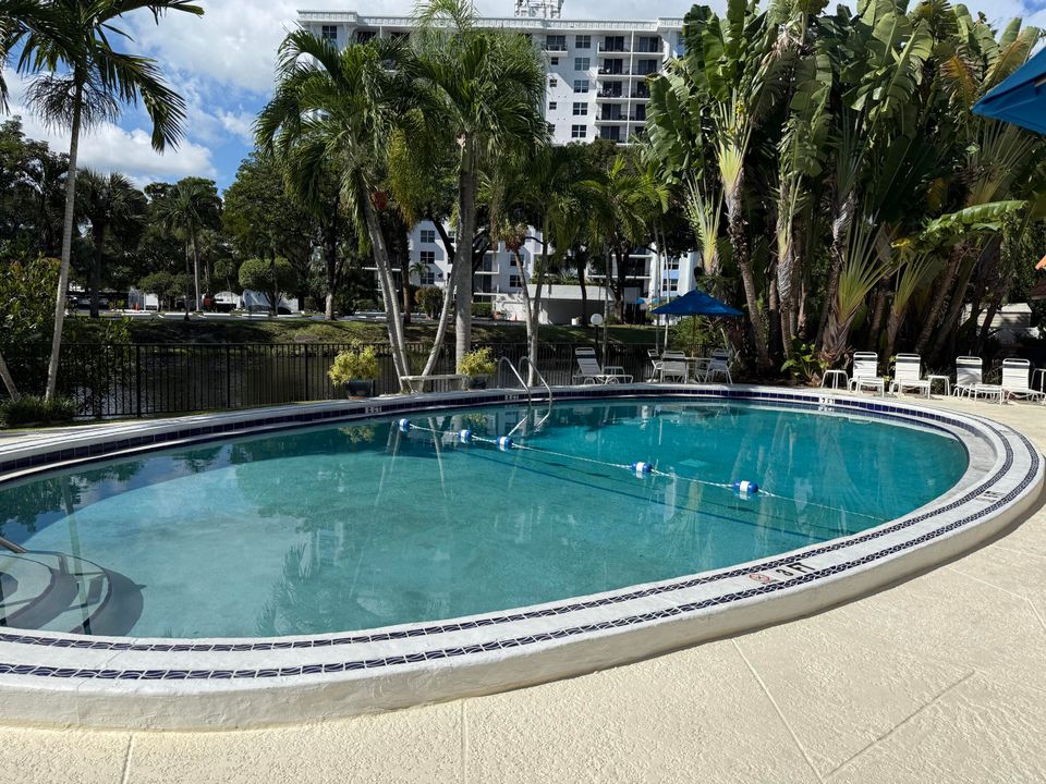 En Venta: $329,000 (2 camas, 2 baños, 1200 Pies cuadrados)