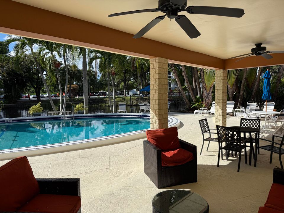 En Venta: $329,000 (2 camas, 2 baños, 1200 Pies cuadrados)