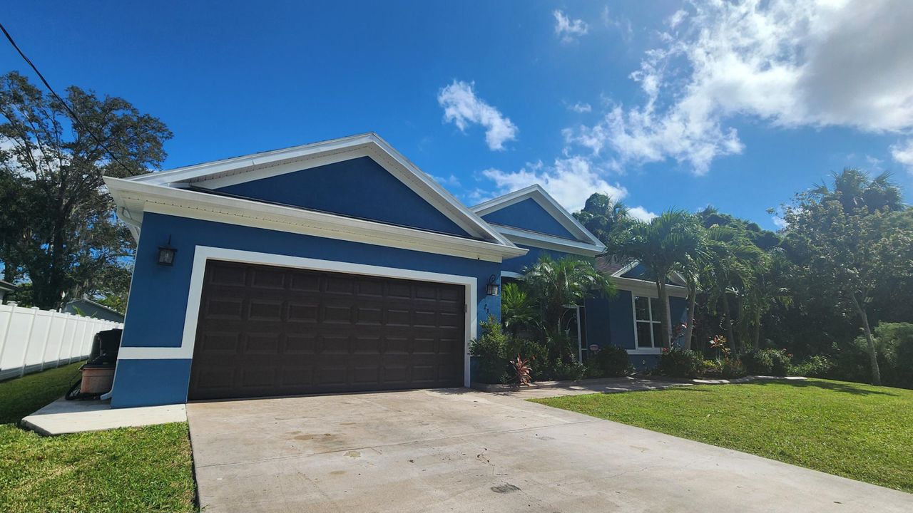 For Sale: $574,000 (4 beds, 3 baths, 2725 Square Feet)