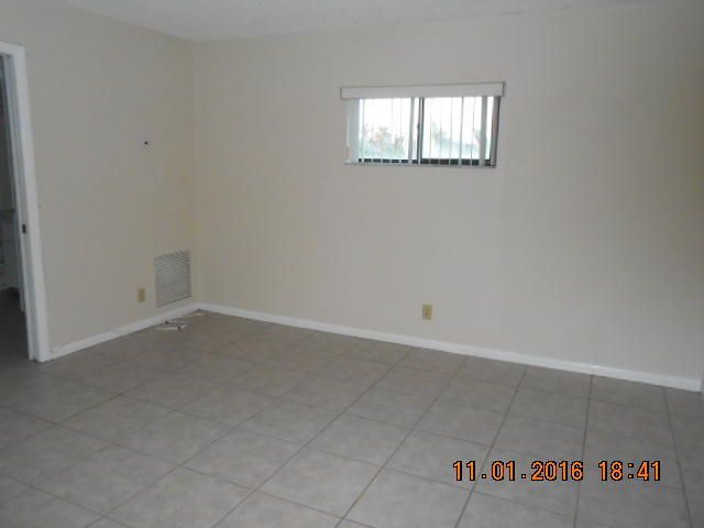For Sale: $199,900 (2 beds, 2 baths, 864 Square Feet)