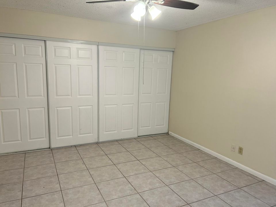 For Sale: $199,900 (2 beds, 2 baths, 864 Square Feet)
