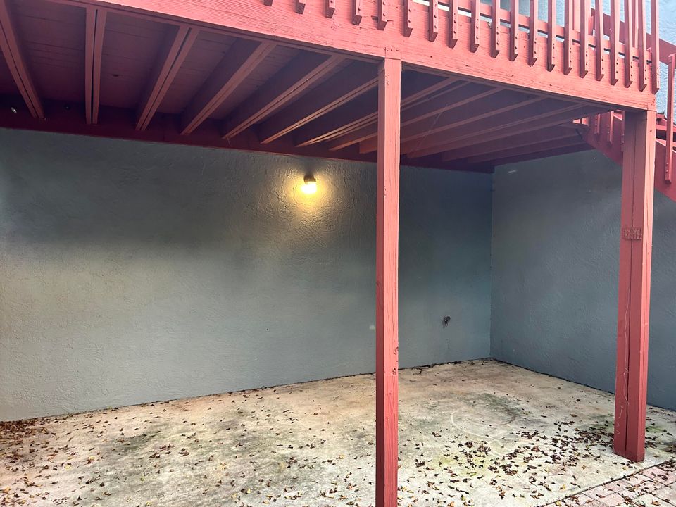 For Sale: $199,900 (2 beds, 2 baths, 864 Square Feet)