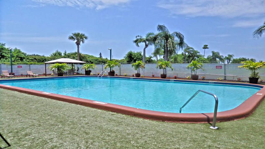 For Sale: $199,900 (2 beds, 2 baths, 864 Square Feet)