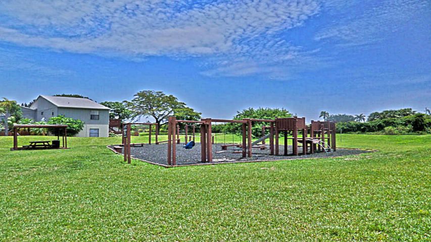 For Sale: $199,900 (2 beds, 2 baths, 864 Square Feet)