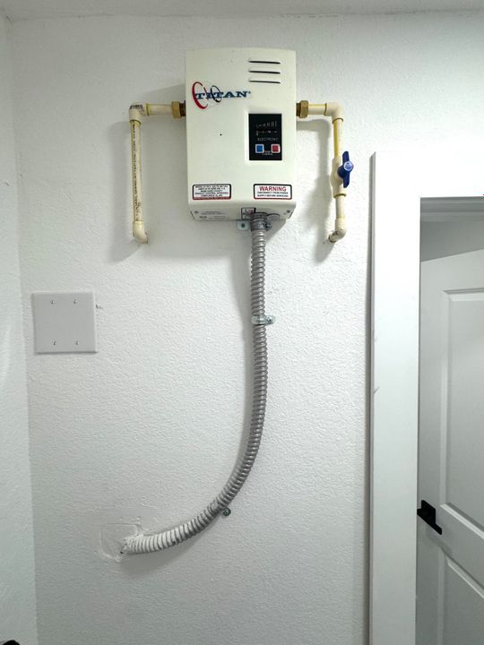 For Sale: $340,000 (3 beds, 2 baths, 1260 Square Feet)