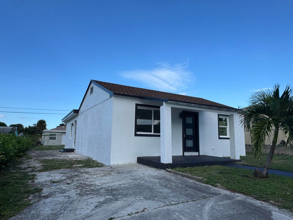 For Sale: $340,000 (3 beds, 2 baths, 1260 Square Feet)