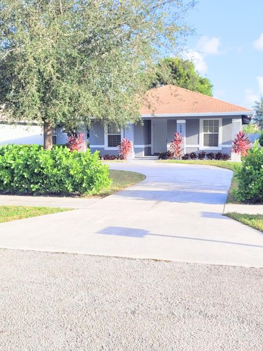 Recently Rented: $4,000 (4 beds, 2 baths, 1420 Square Feet)