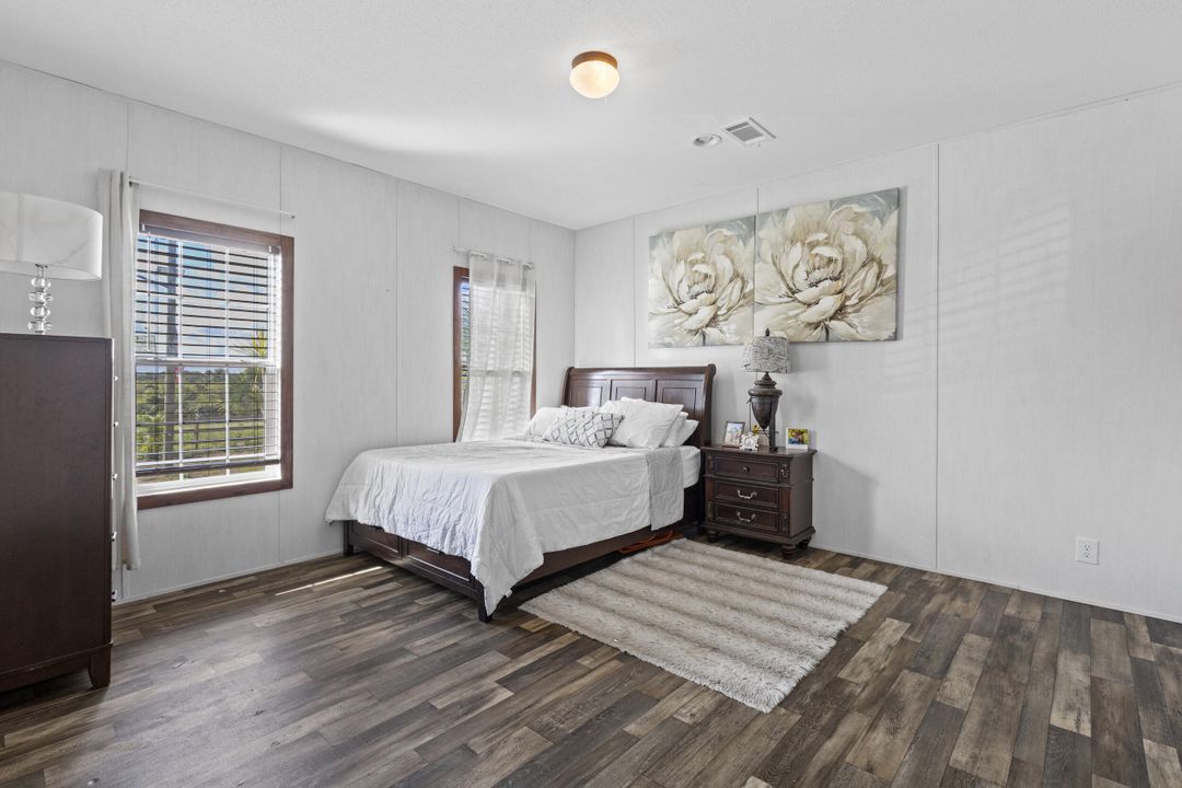 На продажу: $295,900 (3 спален, 2 ванн, 1661 Квадратных фут)