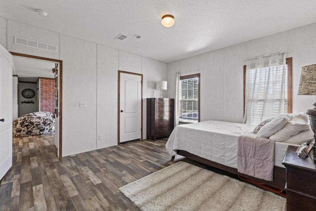 На продажу: $295,900 (3 спален, 2 ванн, 1661 Квадратных фут)