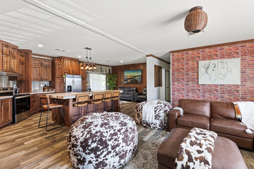 На продажу: $295,900 (3 спален, 2 ванн, 1661 Квадратных фут)