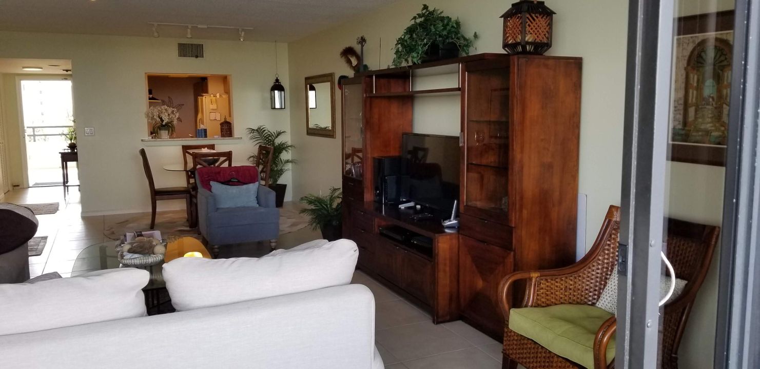 For Rent: $3,500 (2 beds, 2 baths, 1308 Square Feet)