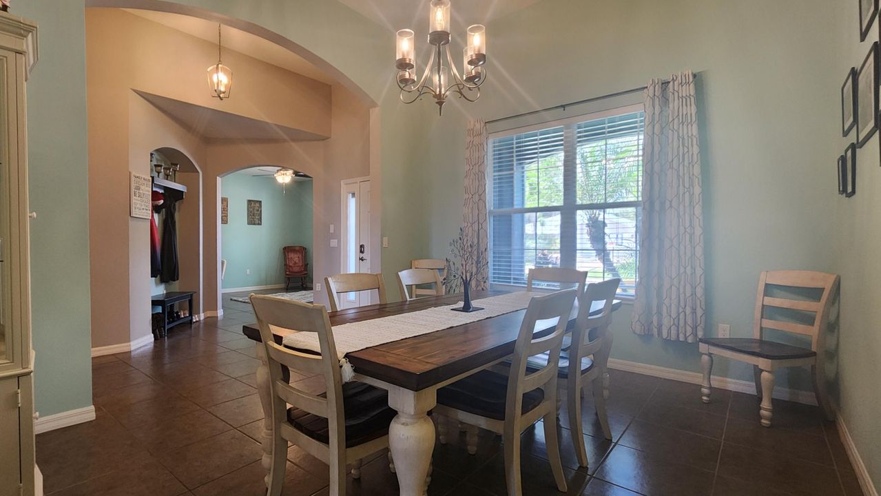 For Sale: $574,000 (4 beds, 3 baths, 2725 Square Feet)