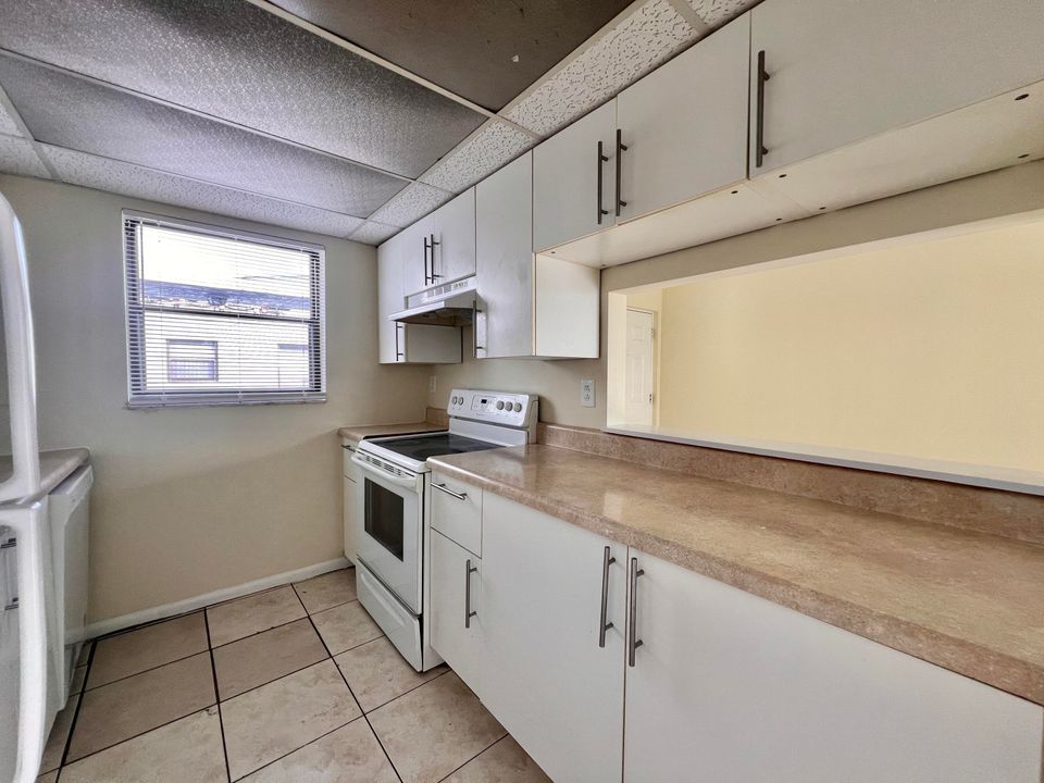 待售: $140,000 (1 贝兹, 1 浴室, 775 平方英尺)