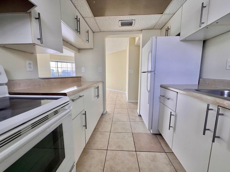 待售: $140,000 (1 贝兹, 1 浴室, 775 平方英尺)