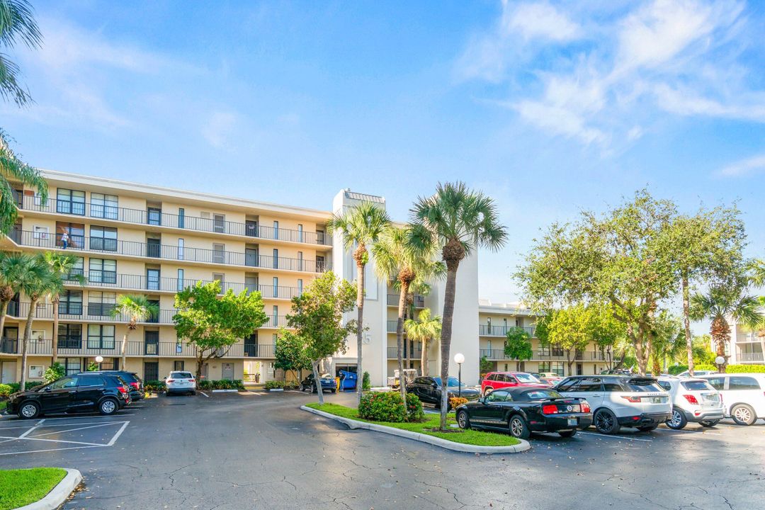 合同活跃: $2,500 (2 贝兹, 2 浴室, 1095 平方英尺)