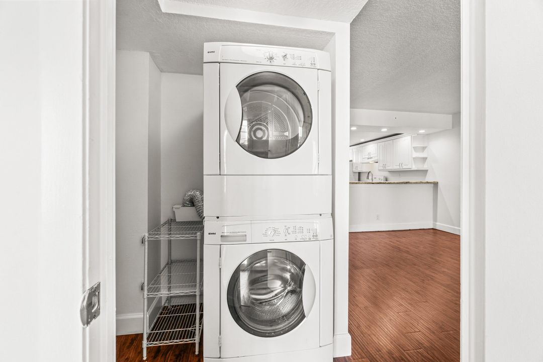 合同活跃: $2,500 (2 贝兹, 2 浴室, 1095 平方英尺)